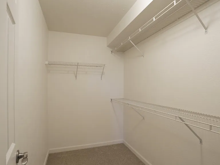 Lakemont Apartments — Photo 33