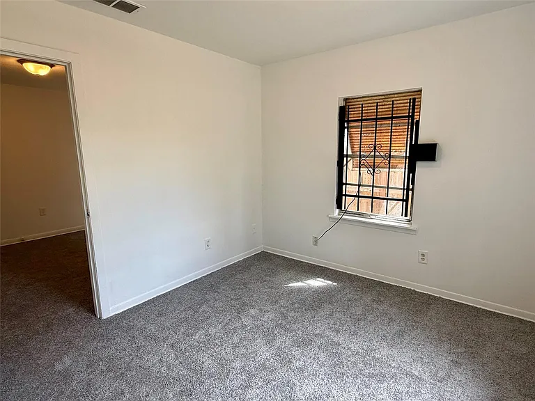 5326 Wenda St — Photo 7