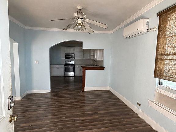 5th image of 905 Walton St