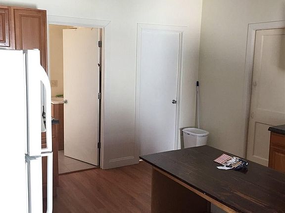 5th image of 205 Columbia St
