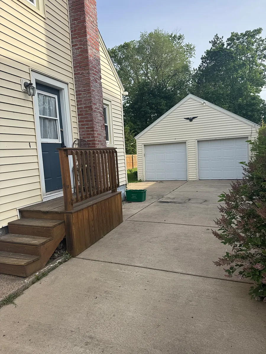 Building Photo - 40 Brendel Ave