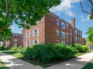 2200 W Farwell Ave #1, Chicago, IL 60645