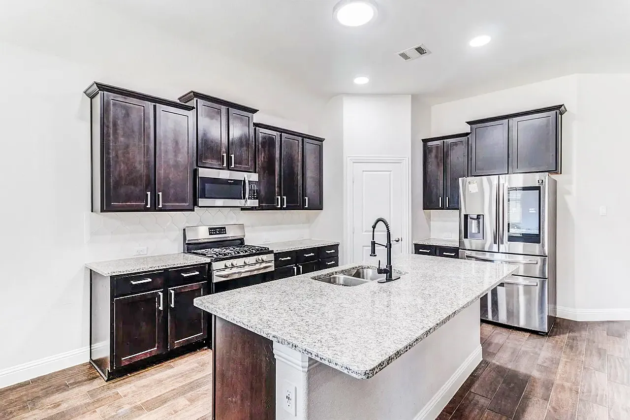 4 bed, 1847 sqft, $2,395 — Photo 4