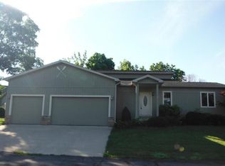 245 N Crest Dr, Port Clinton, OH 43452