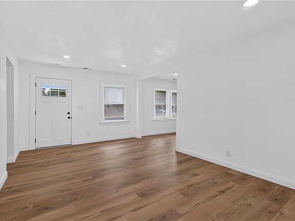 4th image of 3311 Sewells Point Rd