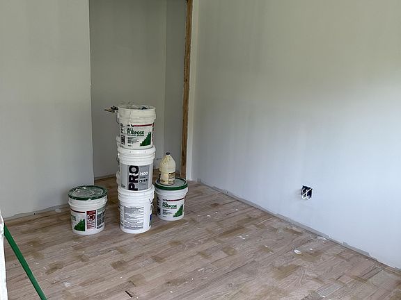 2nd image of 1731 Gardiner Driveapt #5A