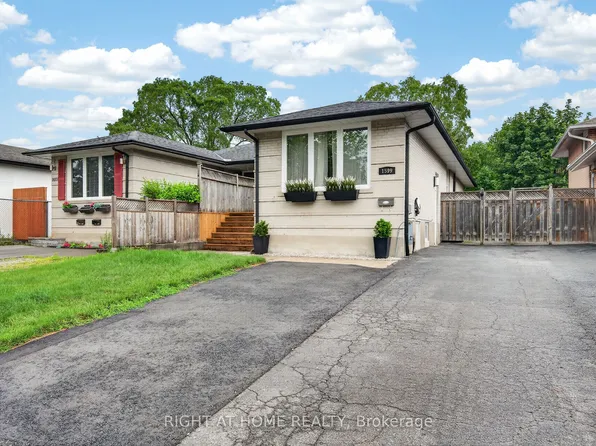 1599 Sandgate Cres, Mississauga, ON L5J 2E3