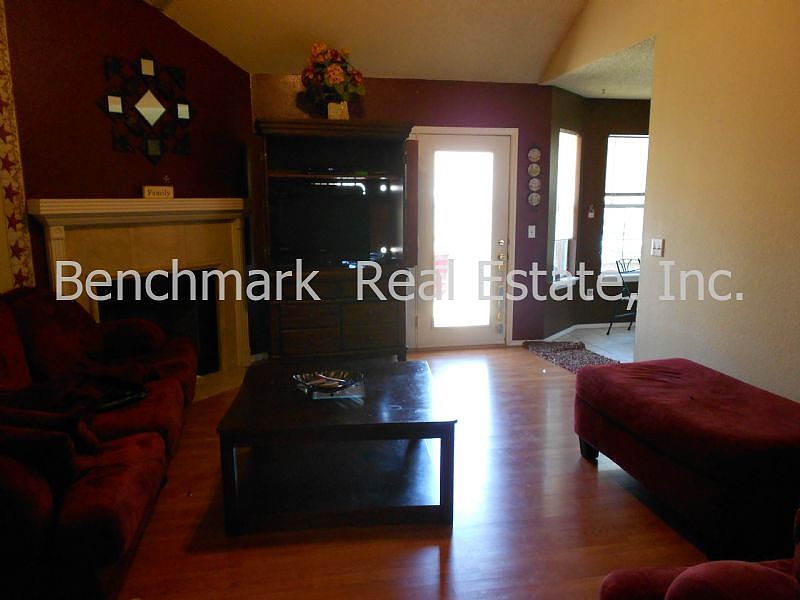 2nd image of 805 Jon Dr