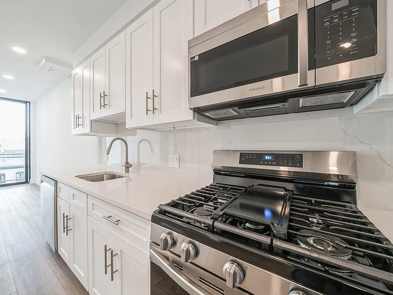 32 Jones St #202 — Photo 8
