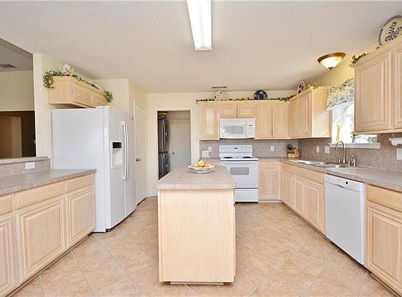 5th image of 1805 Wolf Creek Dr