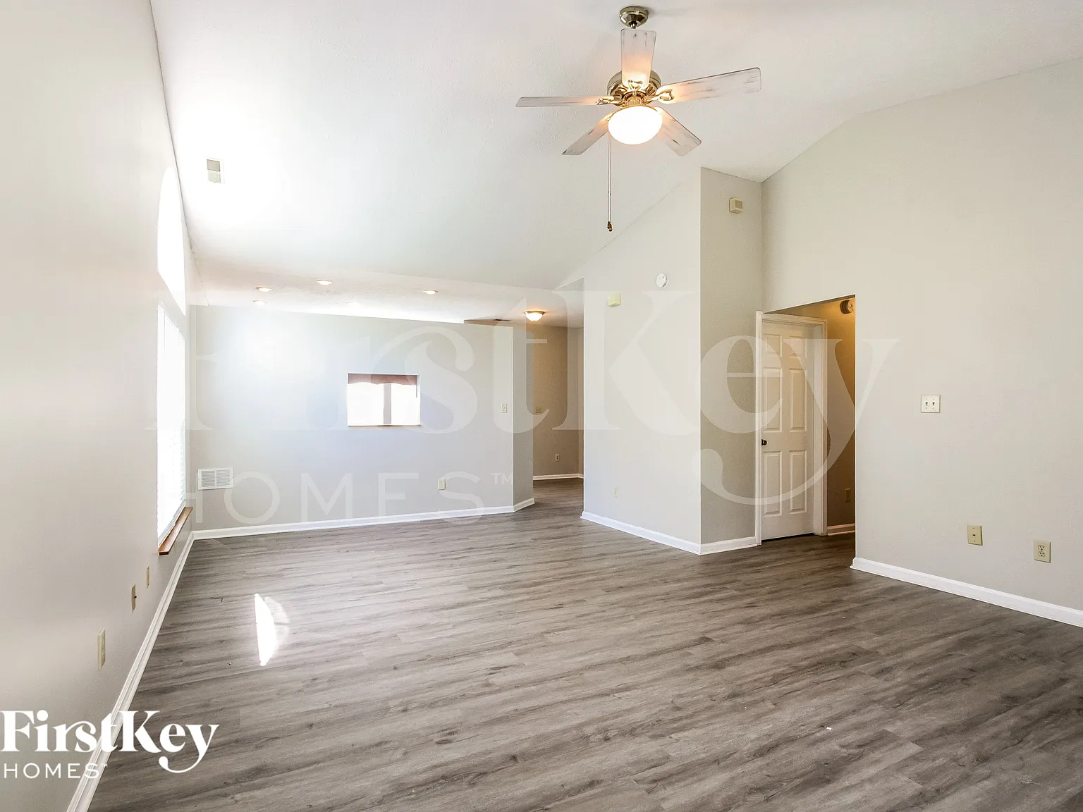 3 bed, 2.0 bath, 1338 sqft, $2,080 — Photo 3