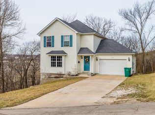 404 E Clement St, De soto, MO 63020