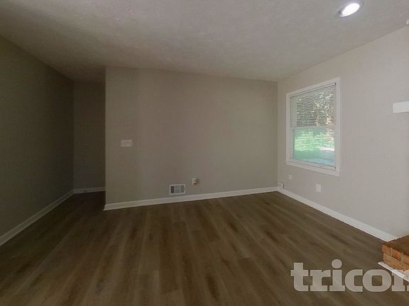 3rd image of 546 Candlewick Ln NW