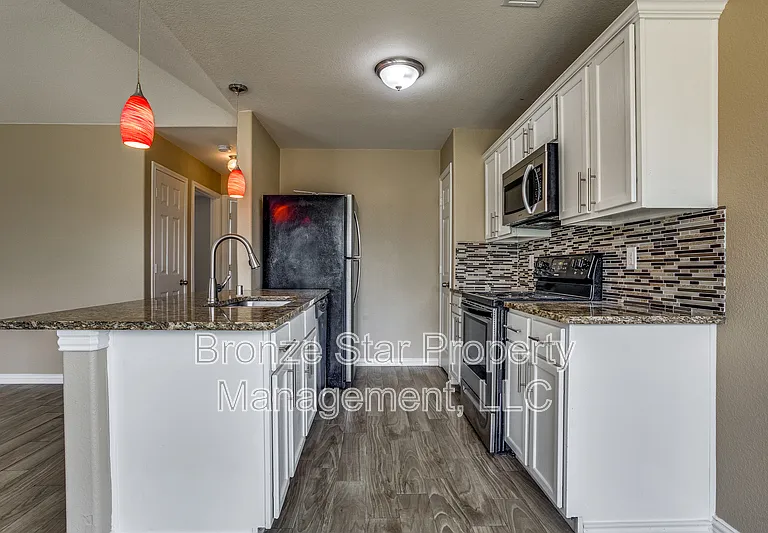 722 Seneca Dr — Photo 4