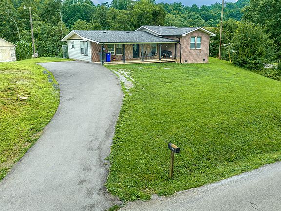 3rd image of 3243 Cherokee Dr