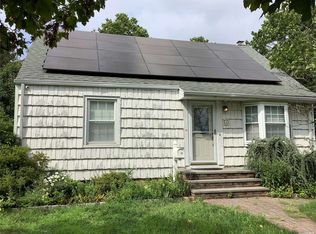 4 Collector Ln, Bethpage, NY 11714