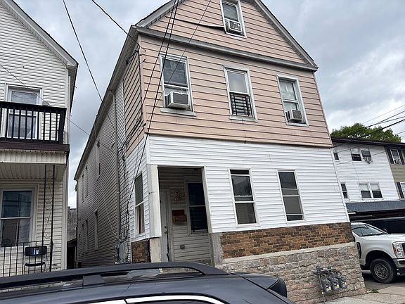 3rd image of 534 Livingston St