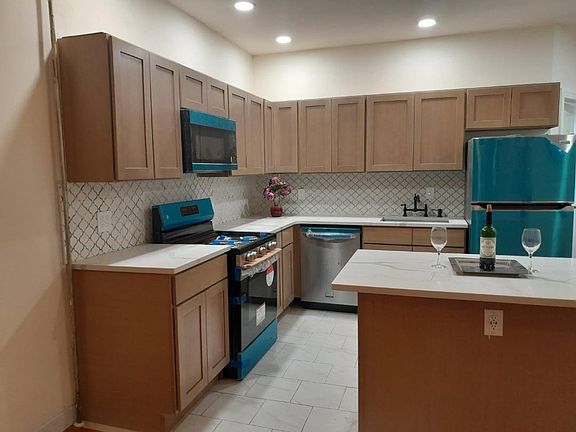 4th image of 430 Hancock St #Penthouse