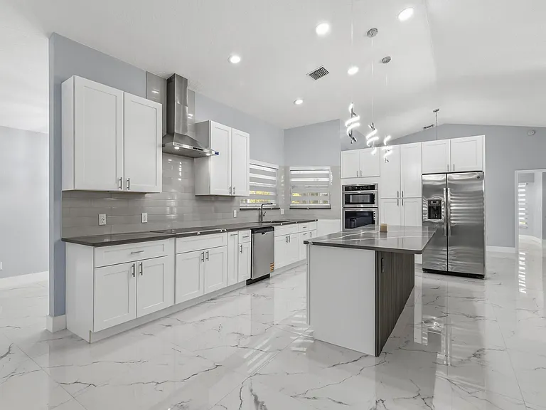 104 Oxford Ct — Photo 10
