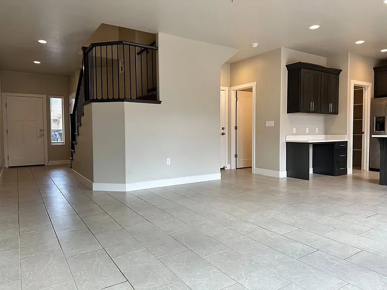 Three Bedroom Red Mountain Vista Town Home — Photo 13