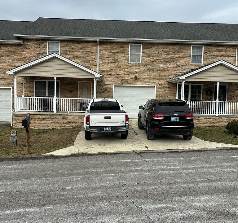 1st image of 632 Clubhouse Dr