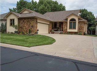 909 N Maize Rd, Wichita, KS 67212