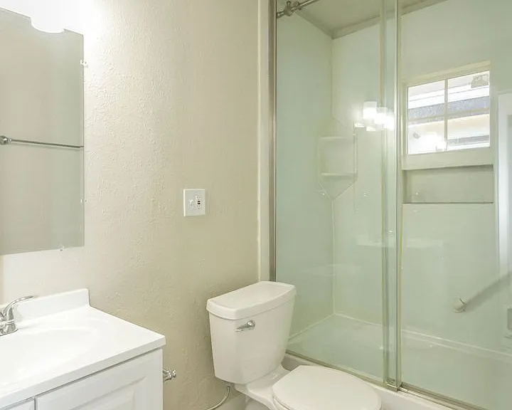 1406 E 27th Ct — Photo 4