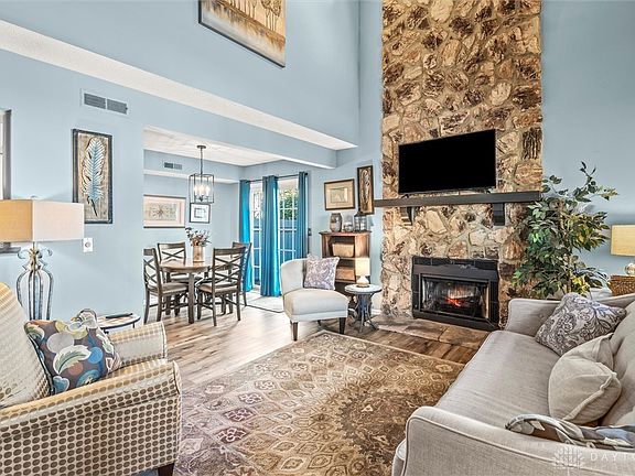 5th image of 2095 Foxknoll Dr