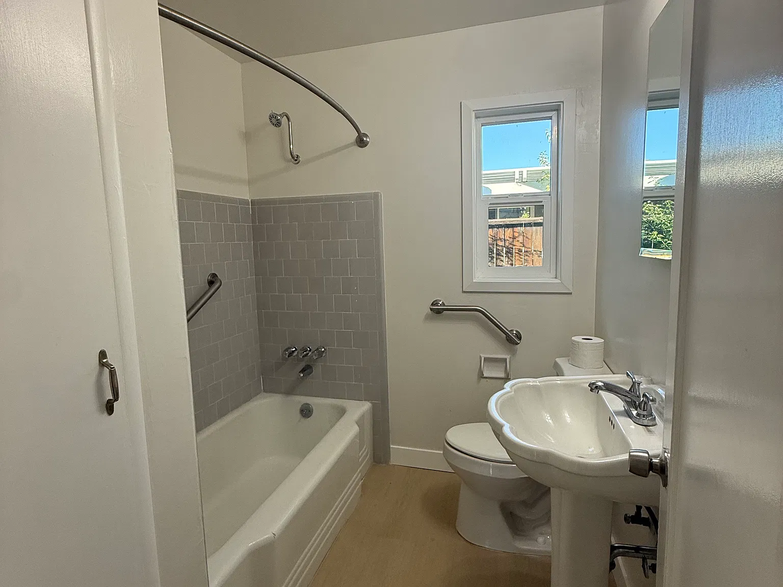 2 bed, $2,200 — Photo 4