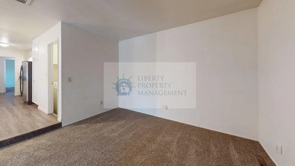 3 bed, 1409 sqft, $2,295 — Photo 4