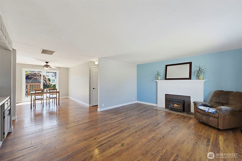 5th image of 1821 N Bennett Street