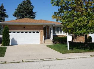 4630 N Oakview St, Chicago, IL 60656
