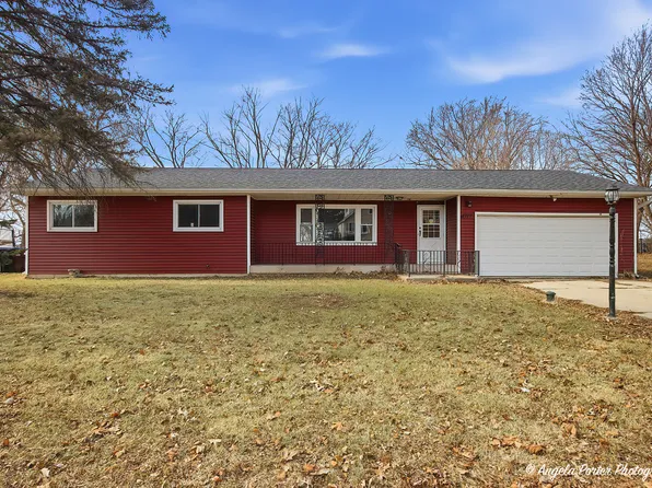 4717 Winnebago Dr, Wonder Lake, IL 60097