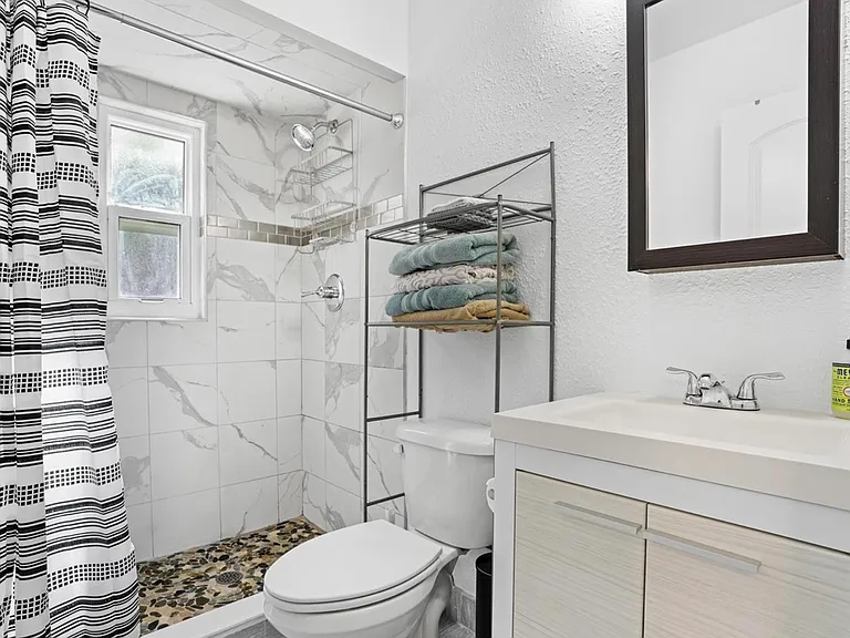 2549 Crestwood Ave — Photo 5