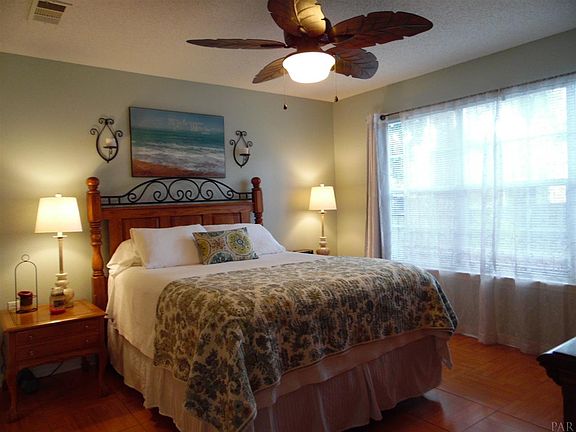 5th image of 528 Eastwood Pl