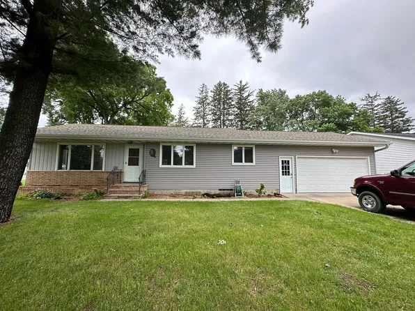 421 2nd St NW, New Richland, MN 56072