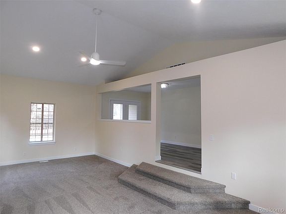 4th image of 1444 W Lake Rd