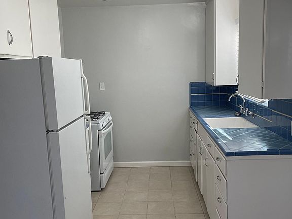 2nd image of 305 40th St #305