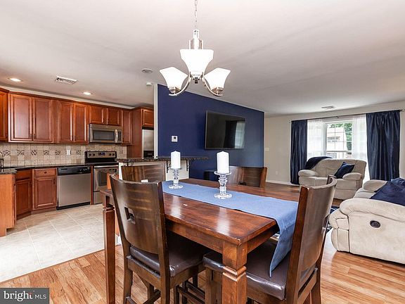 5th image of 53 E Avon Dr