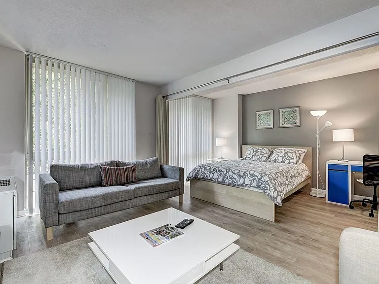 Windsor House Apartments — Photo 7