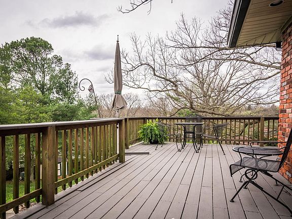 1200 Park Hills Ct-20