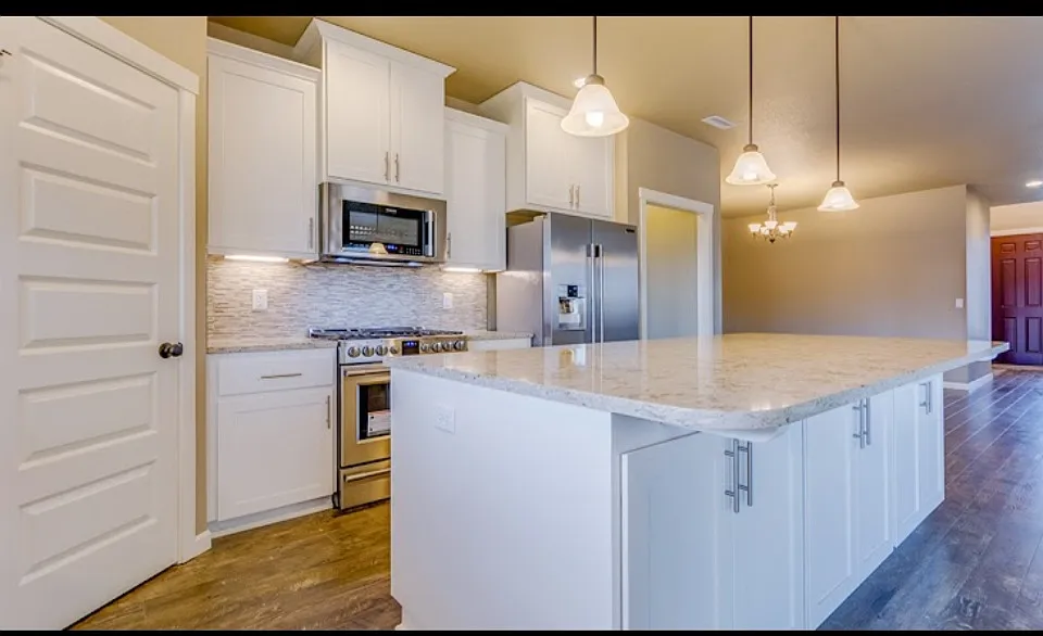 3 bed, 2.5 bath, 1900 sqft, $2,750 — Photo 2