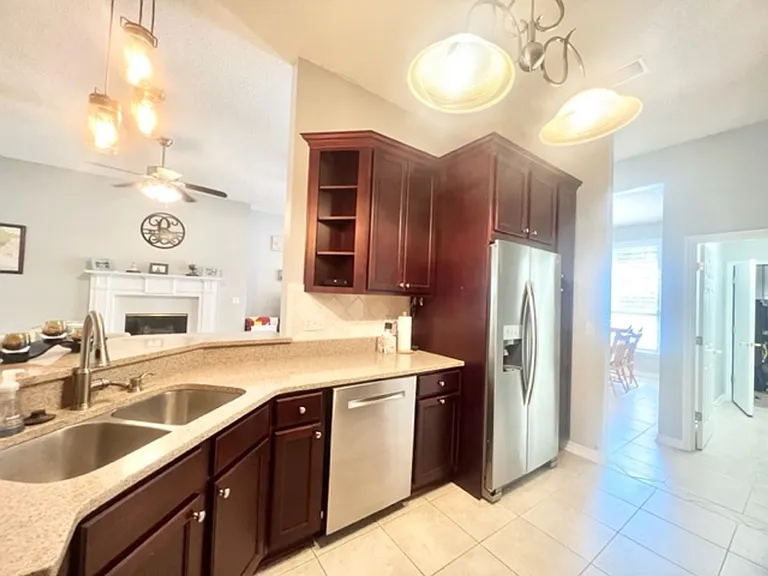 1660 Northridge Rd — Photo 12