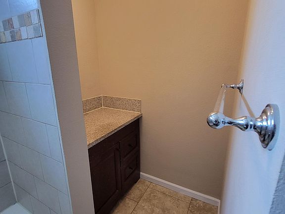4th image of 914 N G St #914