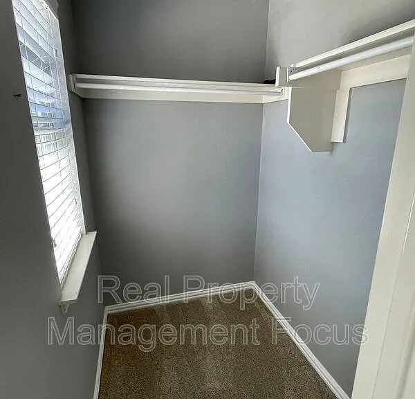 4645 Penelope Ln — Photo 13