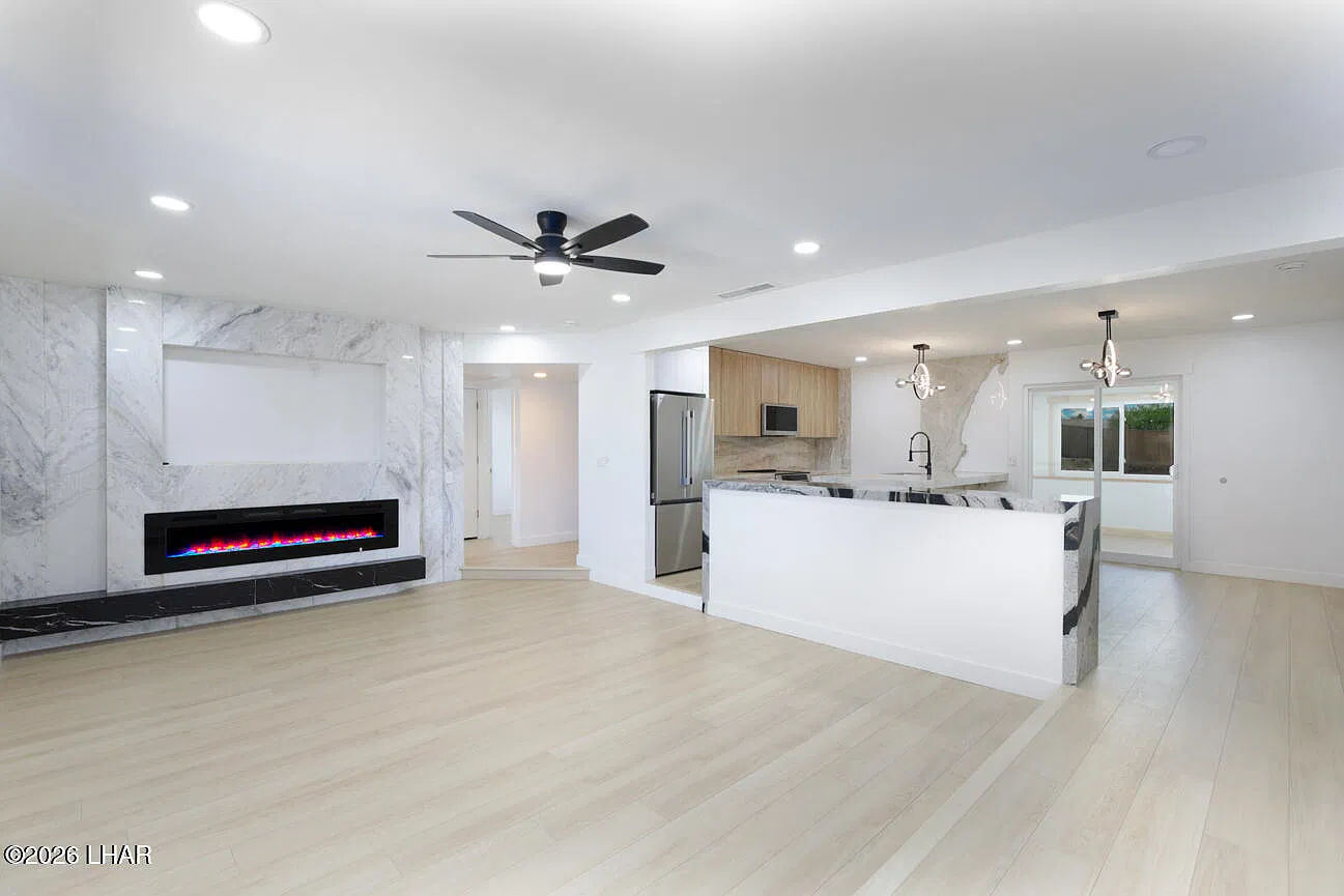 3 bed, 2.0 bath, 1392 sqft, $1,950 — Photo 1