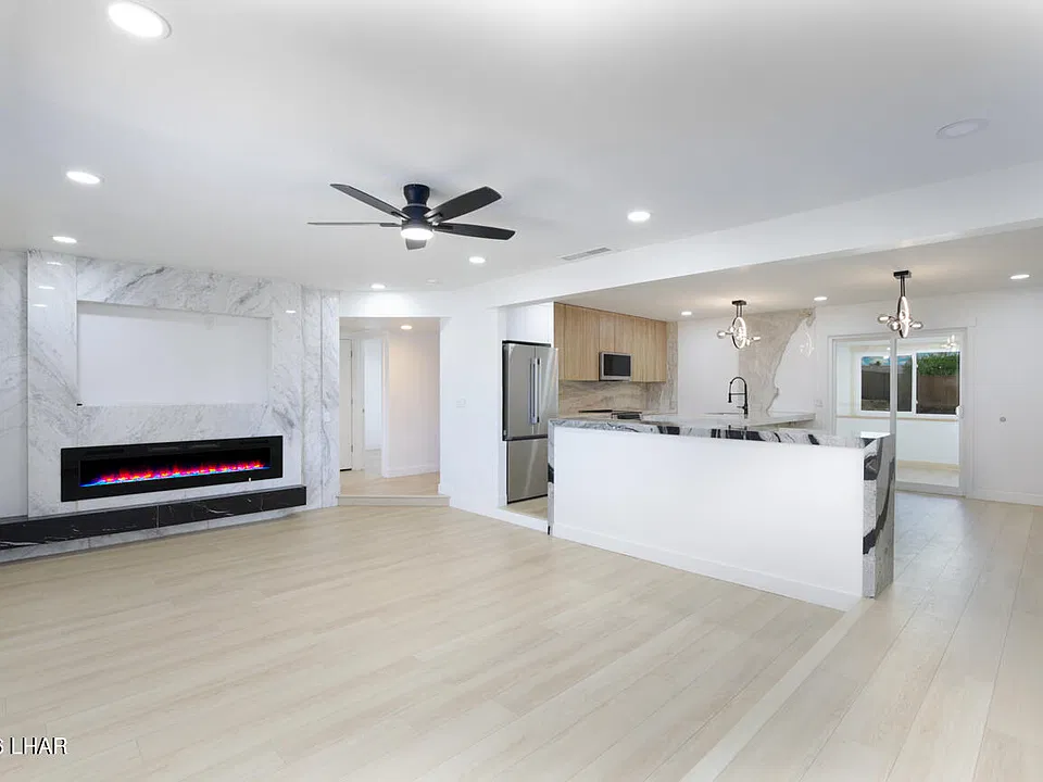 3260 Silversmith Dr