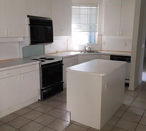 6843 Briarlake Kitchen