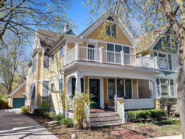2223 East Ivanhoe PLACE, Milwaukee, WI 53202