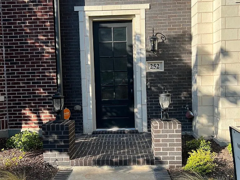 252 Crockett St — Photo 2